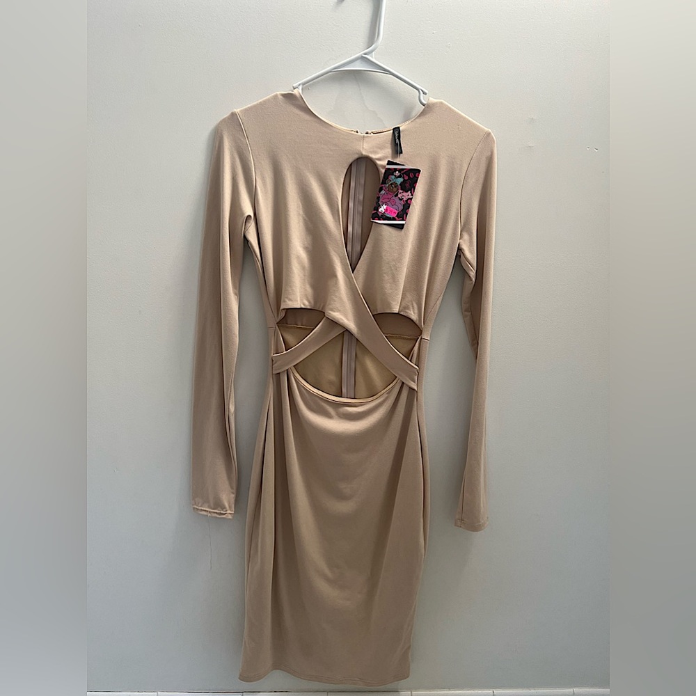 Nude cocktail dress 🍸